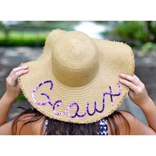  A closer look at last night's LSU-inspired DIY floppy hat!  Click over to the blog for all the details {link in bio} southernflairblog.com 