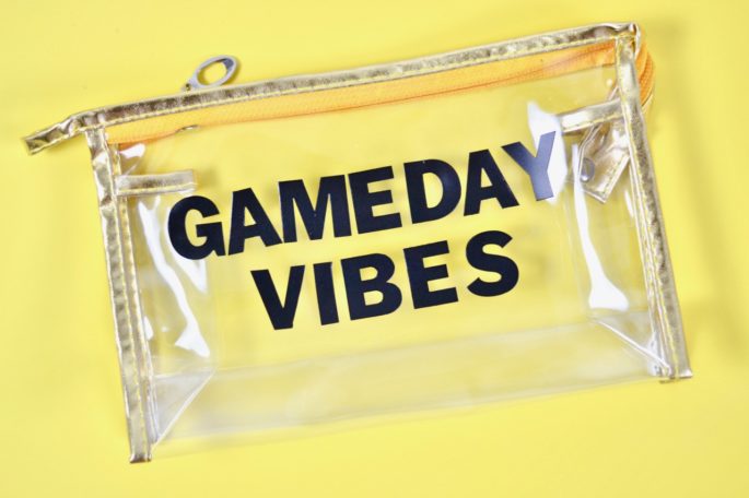 DIY Clear Game Day Purse - This bag is stadium approved for all your NFL and college football games! | Southern Flair