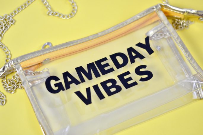 DIY Clear Game Day Purse - This bag is stadium approved for all your NFL and college football games! | Southern Flair